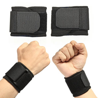 Adjustable soft wristbands provide excellent wrist support during gym sports. these wristbands ensure maximum comfort and breathability